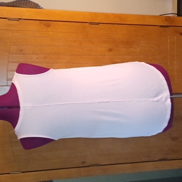 OLD NAVY SLEEVELESS TEE - Picture 4 of 7